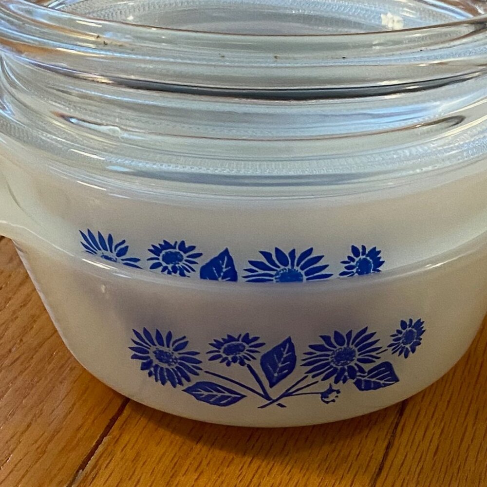 Vintage Milk GLASS Anchor Hocking Fire King Blue Cornflower 2 Bowls 120z w/lids - Picture 6 of 15